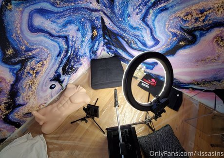 Kissasins schauspielerin heiße bild