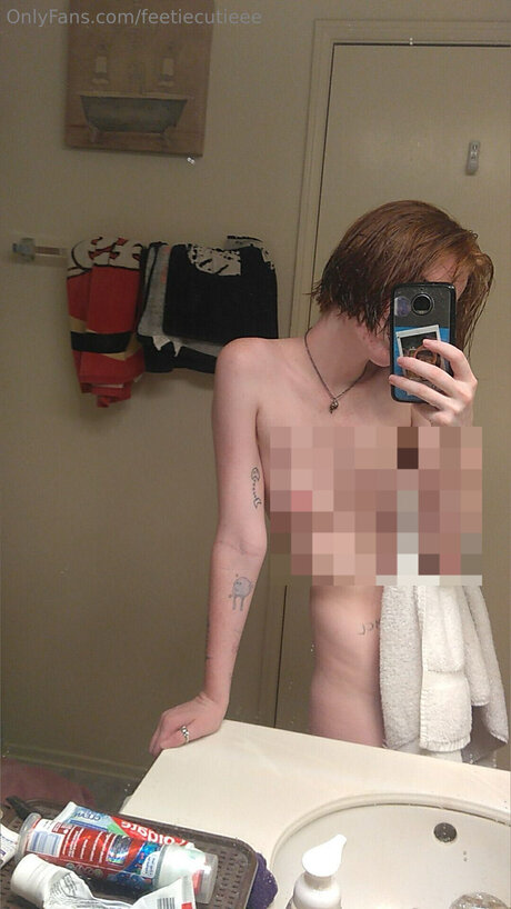 feetiecutieee exklusive nackt bild