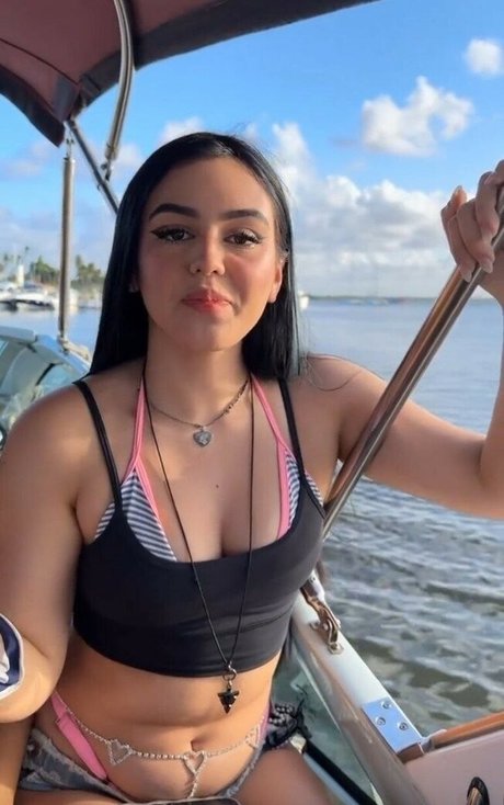 MC Bella Angel model bild