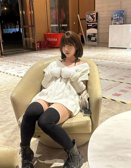 shiliuyelei model porno bild