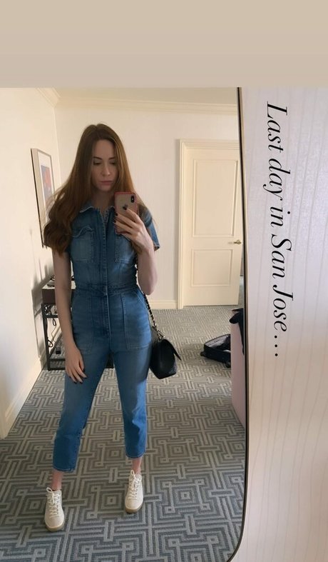 Karen Gillan nackt foto