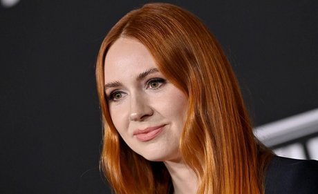 Karen Gillan beste akt archiv
