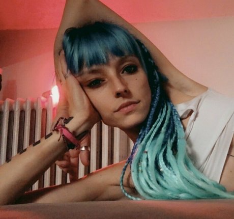 behaarte achseln onlyfans kunst bilder