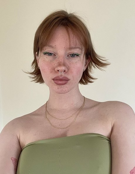 Luvliii schauspielerin heiße bild