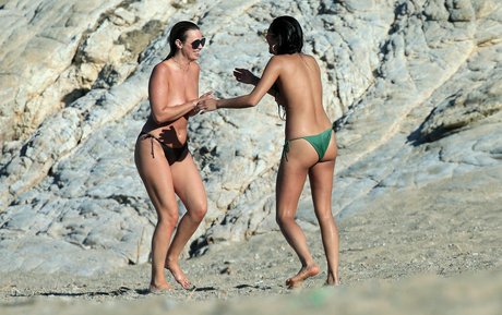 Shay Mitchell nackten pornostar galerie