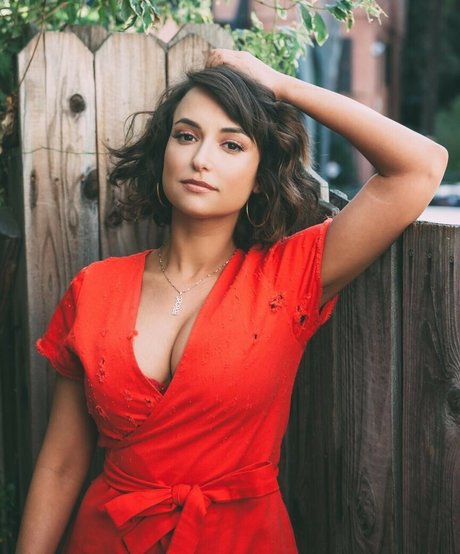 Milana Vayntrub erotische galerien