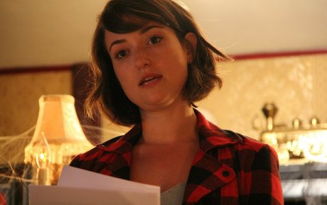 Milana Vayntrub model akt archiv