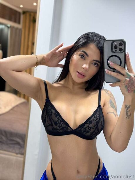 junge onlyfans top akt bild