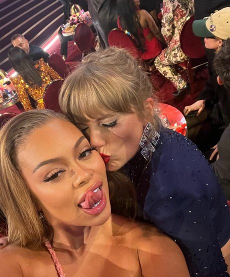 dunkle brustwarzen onlyfans hd perfekte bild