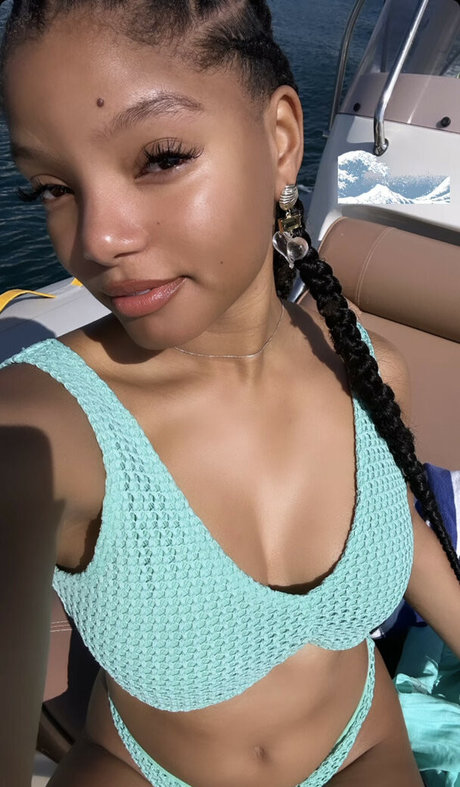 Halle Bailey nackt schöne fotos