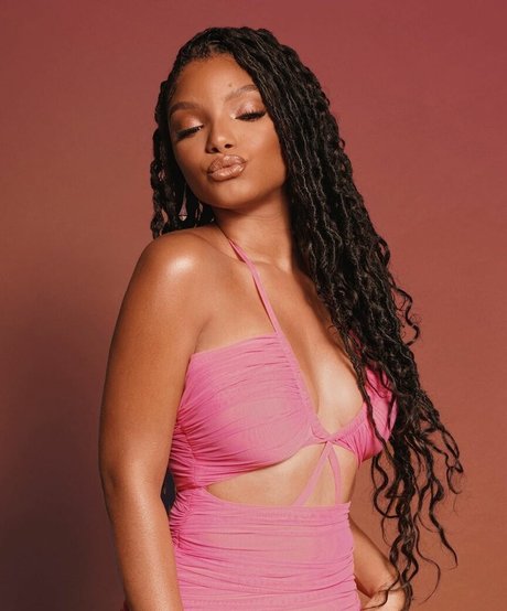 Halle Bailey model nette bild