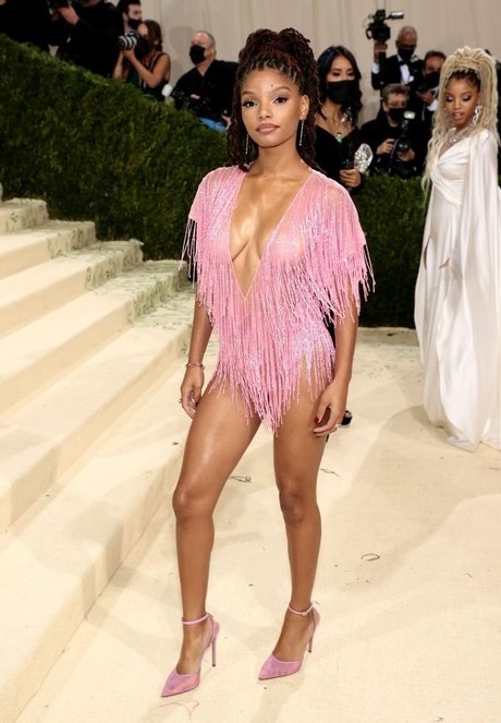 Halle Bailey pornostar schöne bilder