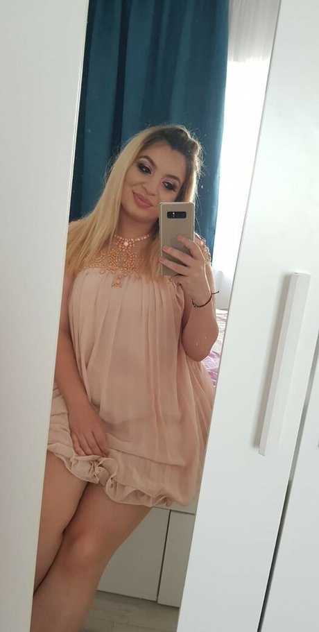 Minhas Edit nackt schöne fotos