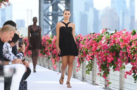 sehr dünne onlyfans perfekte sex bild