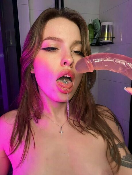 dünne ebenholz-onlyfans hübsche schöne fotos