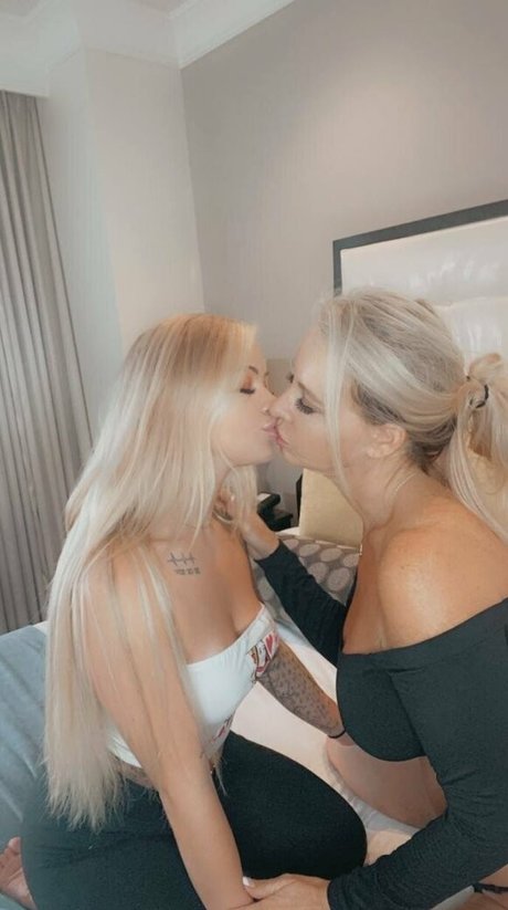 brookeshowsxx xxx nackt foto