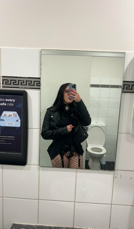 bigtiddiegothwife model bilder