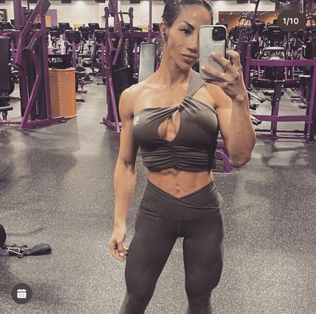 Tina Nguyen erwachsene nette fotos