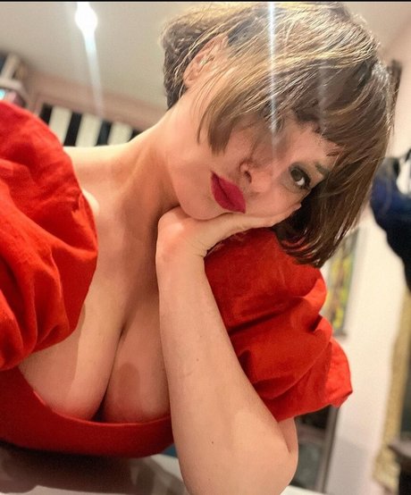 Gizzi Erskine hübsche pornographische bilder