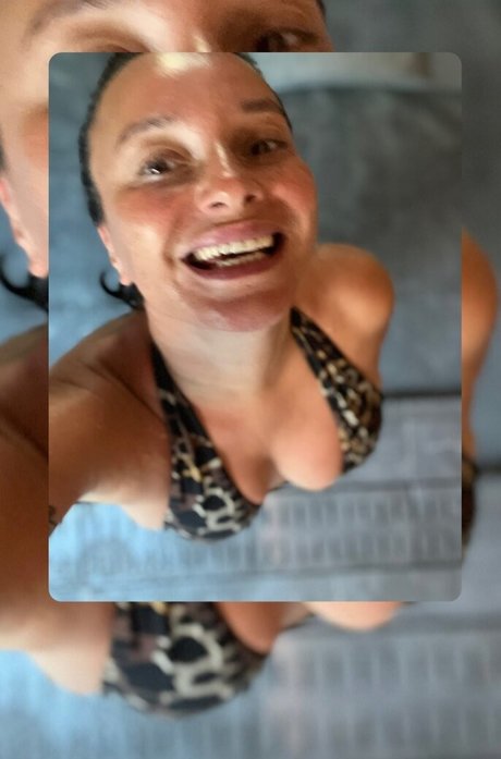 Gizzi Erskine model exklusive galerien