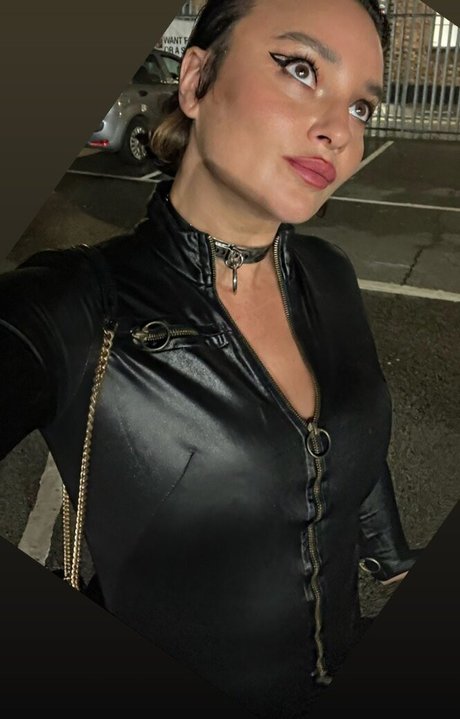 Gizzi Erskine model sexy bilder