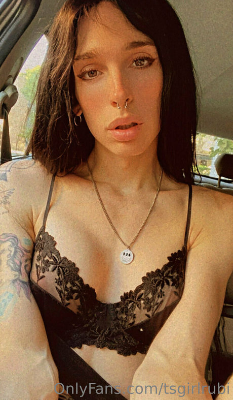 tsgirlrubi perfekte erotische bild