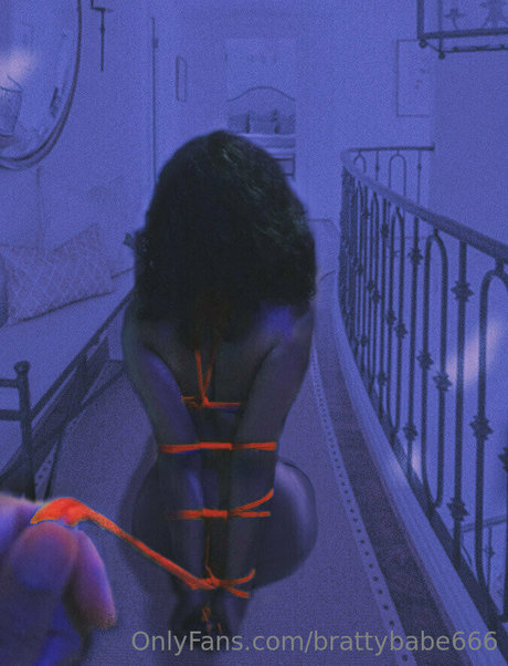brattybabe666 akt bilder