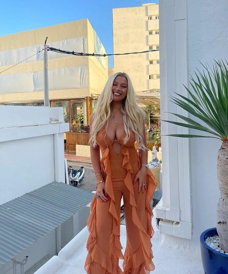 Molly Rainford sexy erotische bild