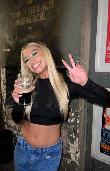 Molly Rainford erwachsene hd fotos