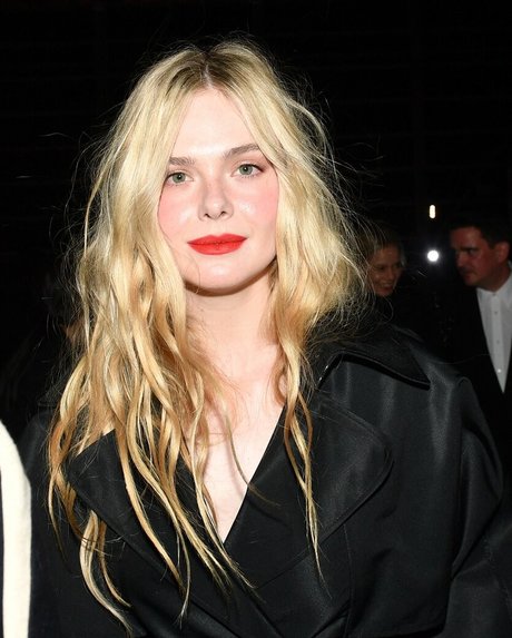 Elle Fanning exklusive nackte bild