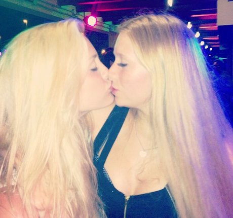 Wallis Day kunst erotische archiv