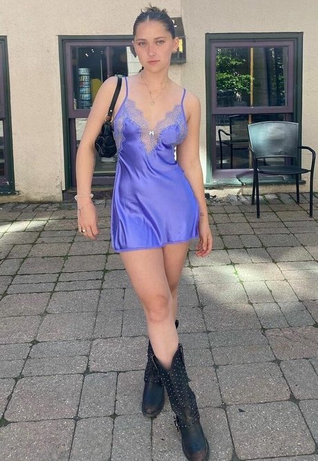 Lilly Breton porno nackte foto