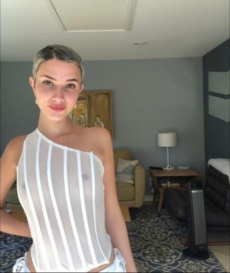 Daisy Delancey nackt kunst foto