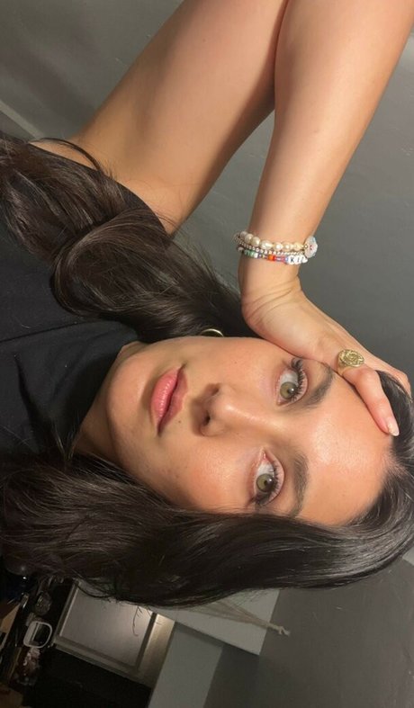 vollbusige onlyfans freie akt fotos