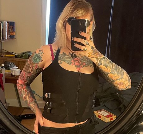 PushingUpRoses erotische pornografische foto