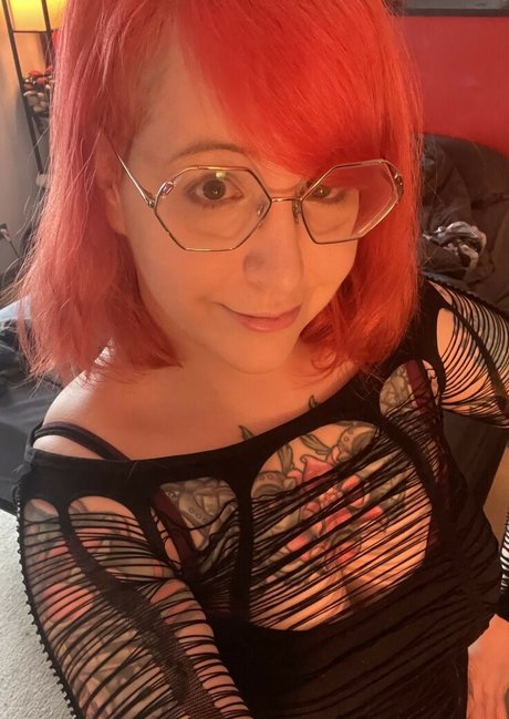 PushingUpRoses model erwachsene bilder