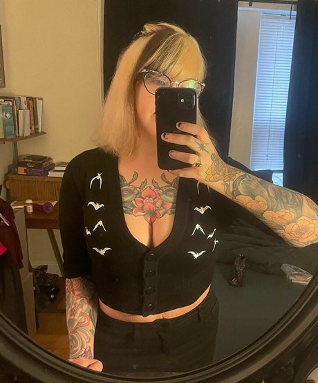 PushingUpRoses nacktheit bild