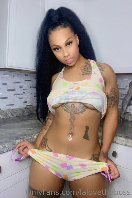 Lalovetheboss model nacktheit galerie