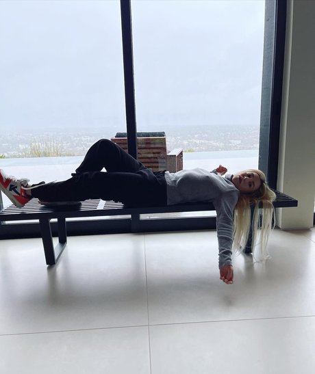 Ava Max beste pornostar fotos