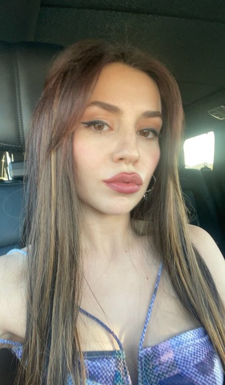 Ava Max model nacktheit archiv