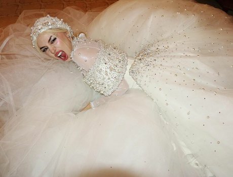 Ava Max heiße akt bilder