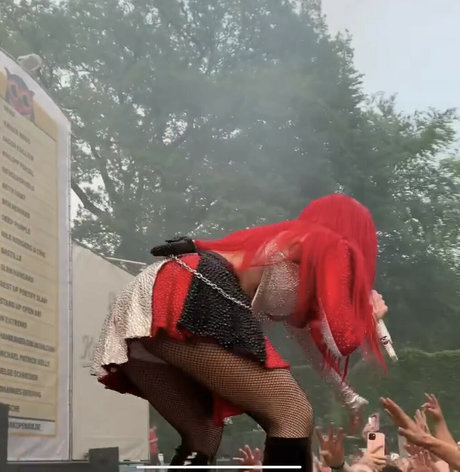 Ava Max erotische hübsche archiv