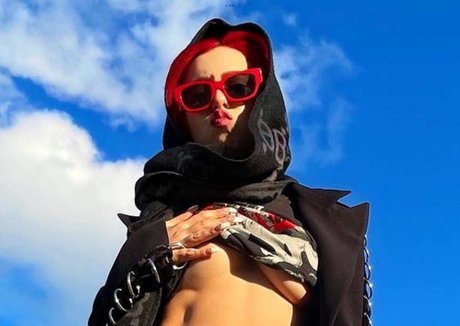 Ava Max top sex archiv