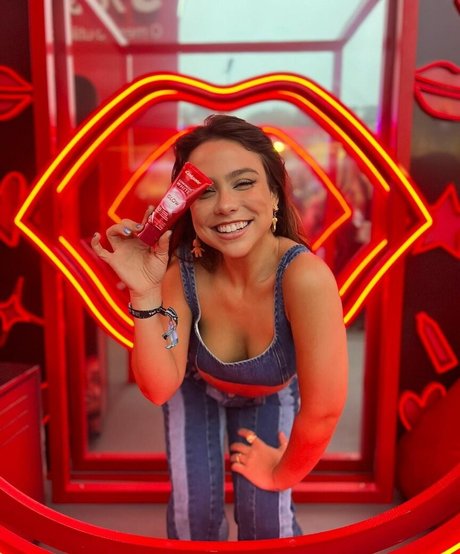 Bruna Carvalho hübsche foto