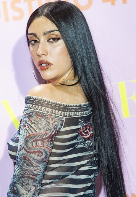 Lourdes Leon perfekte kunst foto