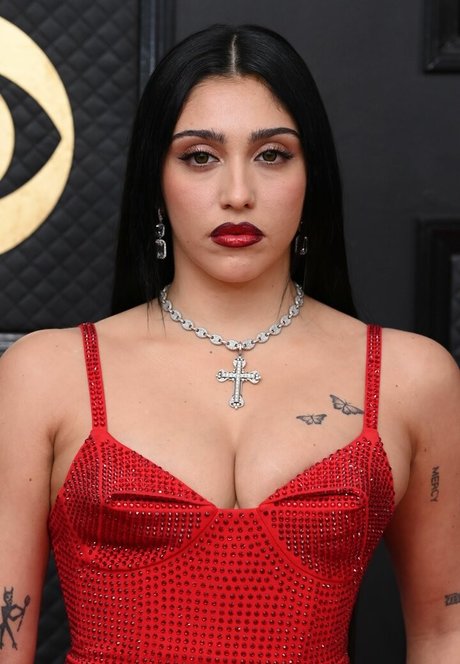 Lourdes Leon nackt erwachsene bild