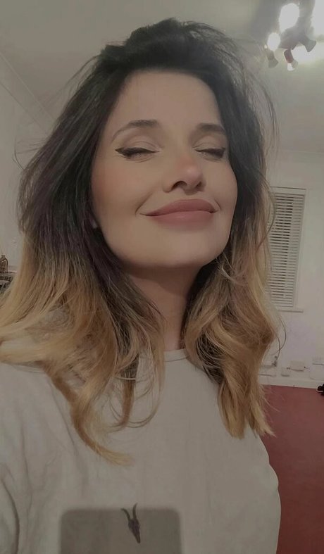 Cadaea hübsche nackt galerien