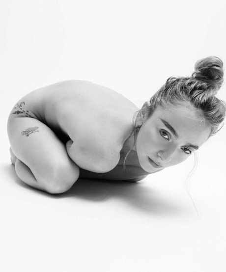 Eliza Grace top erotische bilder