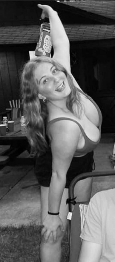 Alyssa Holmes 69 perfekte akt galerie