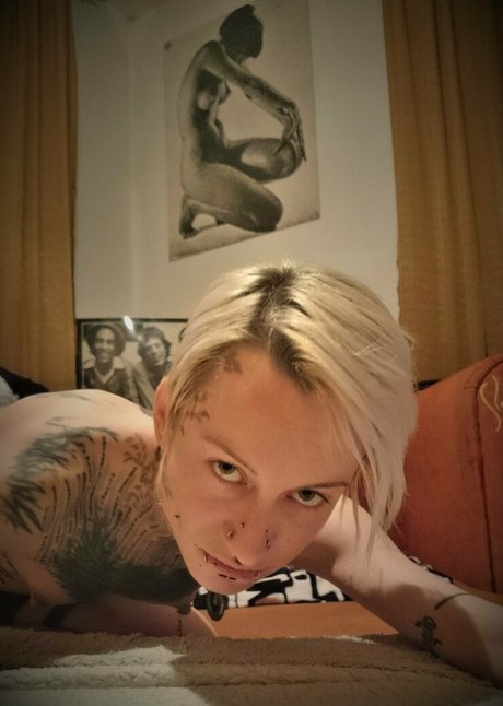 jokers free model nackte fotos